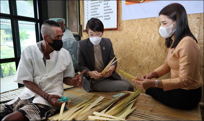 รมว.เฮ้ง ส่ง ‘โฆษก’ เยือน ‘กลุ่มโหนดศิลป์’ จ.สงขลา ส่งเสริมอาชีพคนพิการหลังฟื้นฟู สู่การสร้างรายได้ที่มั่นคง