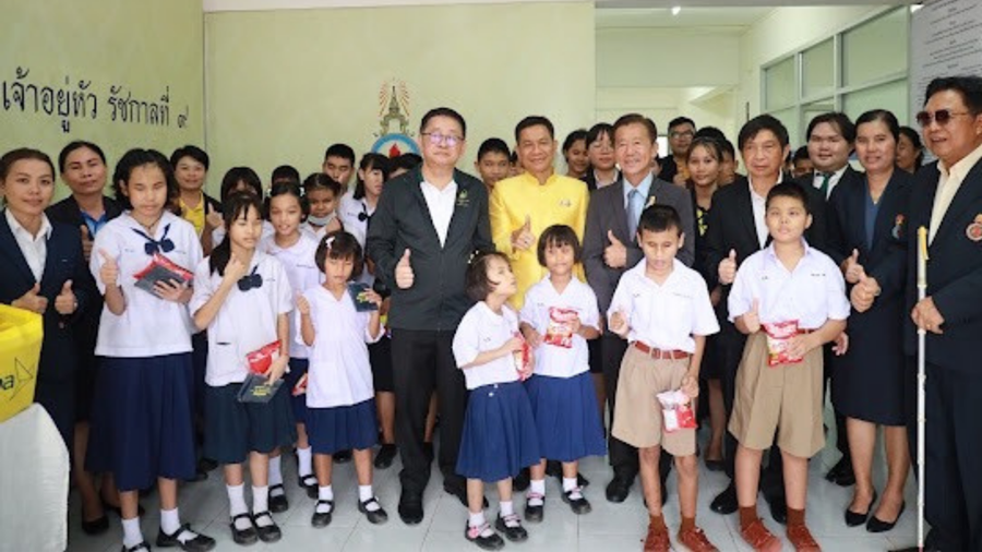 DE Minister visits Khon Kaen to visit a school for the blind to improve the quality of life for people with disabilities.