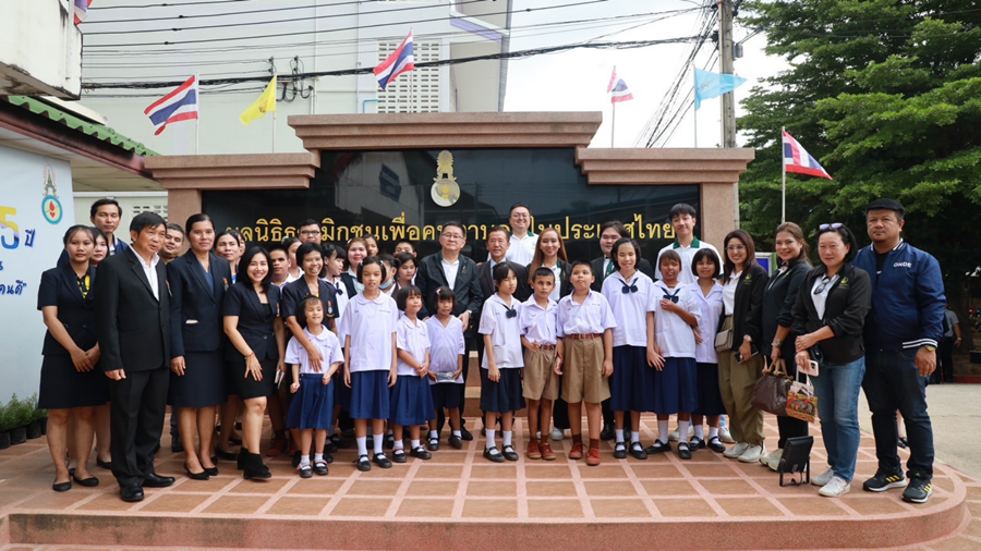 DE Minister visits Khon Kaen to visit a school for the blind to improve the quality of life for people with disabilities.